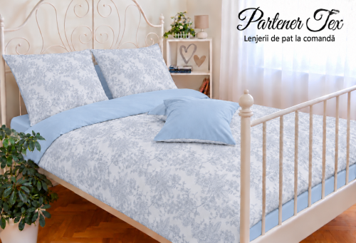 Lenjerie de pat bumbac Ranforce - Tapet floral pe bleu combinat cu bleu deschis